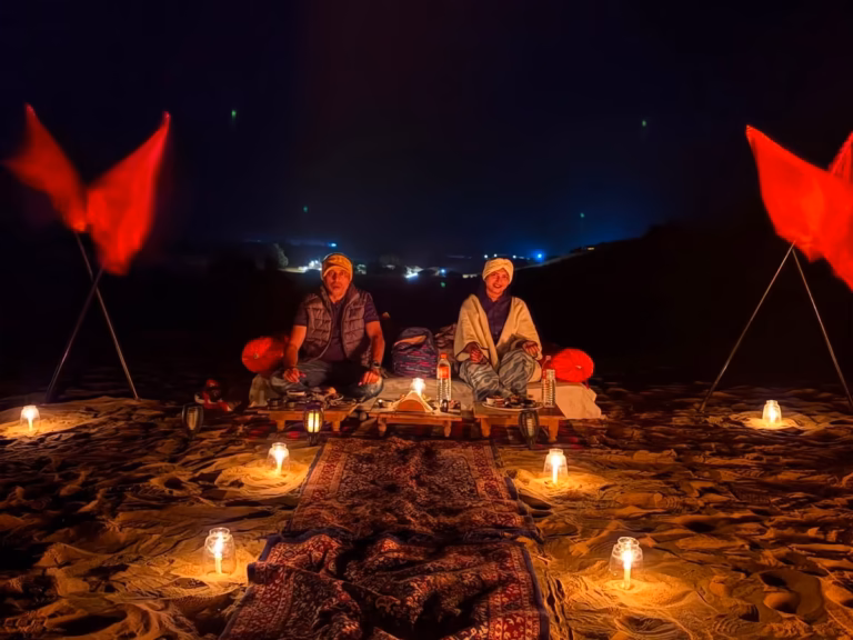 Open-air desert dining setup among the dunes in Jaisalmer